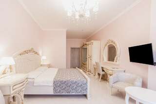 Отель санаторий Крымский гость Алушта Двухместный номер Делюкс с 1 кроватью или 2 отдельными кроватями и балконом-11