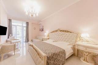 Отель санаторий Крымский гость Алушта Двухместный номер Делюкс с 1 кроватью или 2 отдельными кроватями и балконом-14