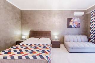 Отель санаторий Крымский гость Алушта Двухместный номер Делюкс с 1 кроватью или 2 отдельными кроватями и балконом-1