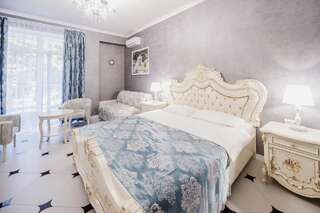 Отель санаторий Крымский гость Алушта Двухместный номер Делюкс с 1 кроватью или 2 отдельными кроватями и балконом-3