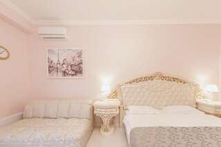 Отель санаторий Крымский гость Алушта Двухместный номер Делюкс с 1 кроватью или 2 отдельными кроватями и балконом-50