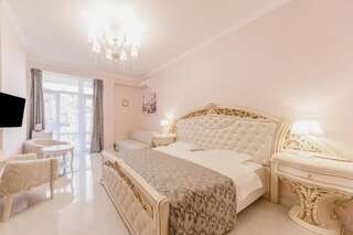 Отель санаторий Крымский гость Алушта Двухместный номер Делюкс с 1 кроватью или 2 отдельными кроватями и балконом-52