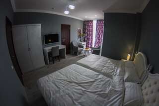 Отель санаторий Крымский гость Алушта Двухместный номер Делюкс с 1 кроватью или 2 отдельными кроватями и балконом-2